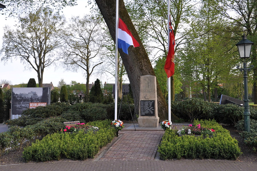 Haarle - Onthulling nieuwe plaquette herdenkingsmonument